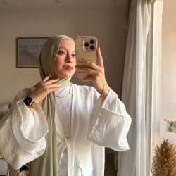 Front tie cardigan in white 