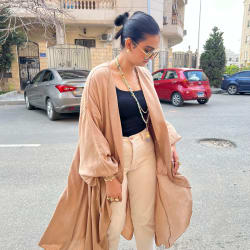 Flowy cardigan in cafe 