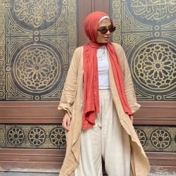 Flowy cardigan in cafe 