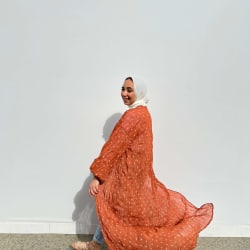 Pleated kimono in ginger 