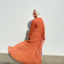Pleated kimono in ginger 
