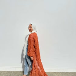 Pleated kimono in ginger 