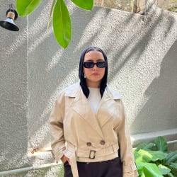 Cropped trench coat in beige