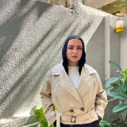 Cropped trench coat in beige