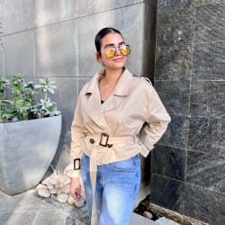Cropped trench coat in beige
