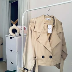 Cropped trench coat in beige