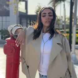 Cropped trench coat in beige