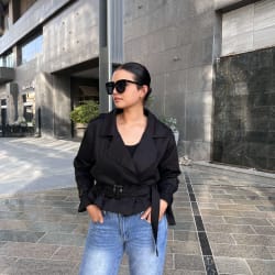 Cropped trench coat in black