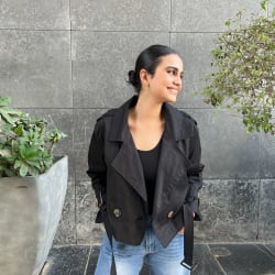 Cropped trench coat in black