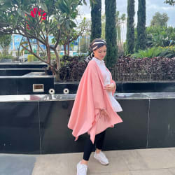 Lissa cape in pink
