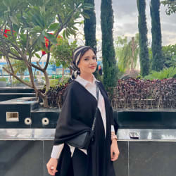 lissa cape in black