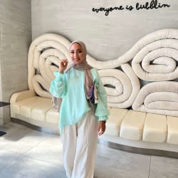 Flowy pants in beige 