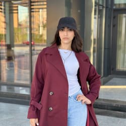 Trench coat in burgundy 