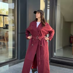 Trench coat in burgundy 
