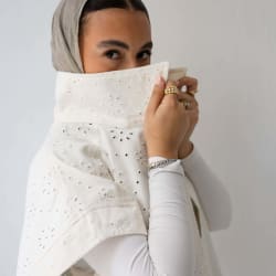 Broderie Anglaise vest