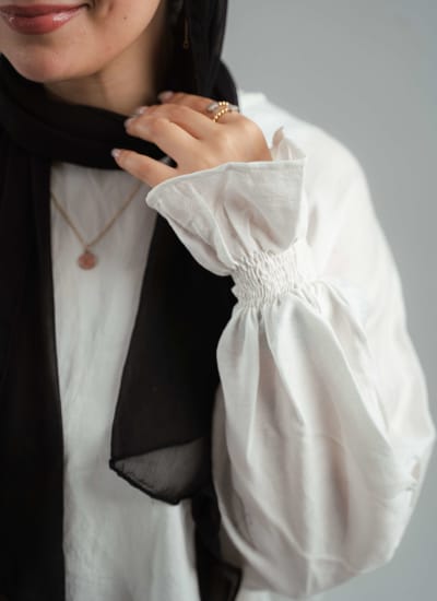 Basic top in white Image