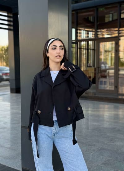 Cropped trench coat in black Image