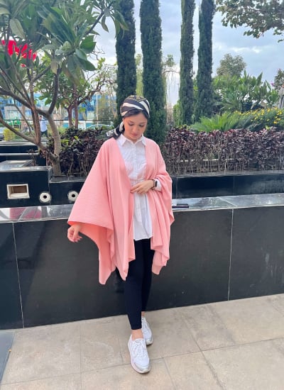 Lissa cape in pink Image