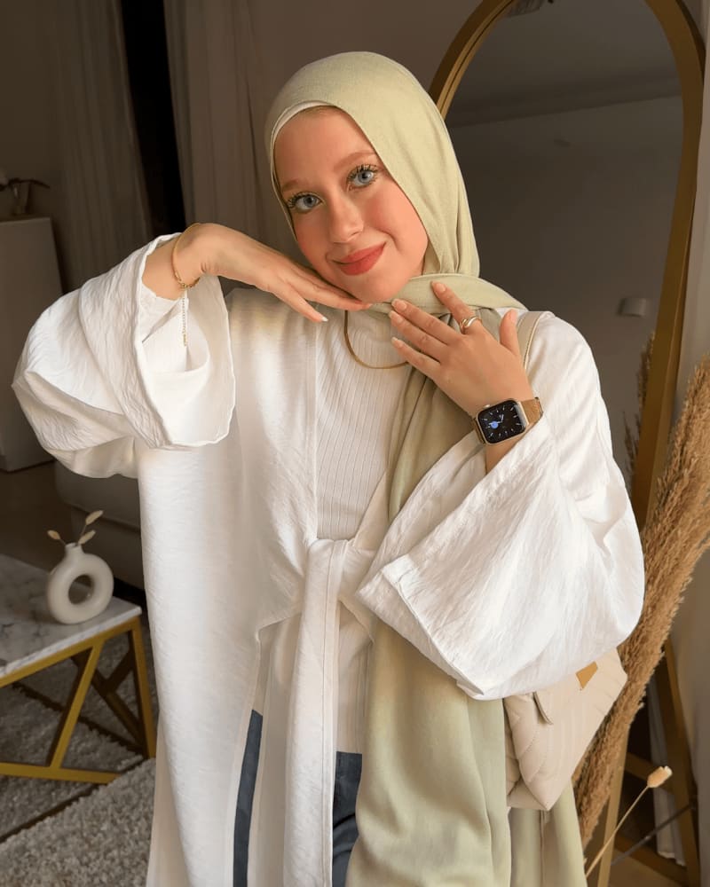 Front tie cardigan in white 