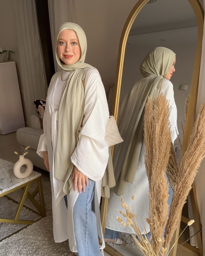 Front tie cardigan in white 