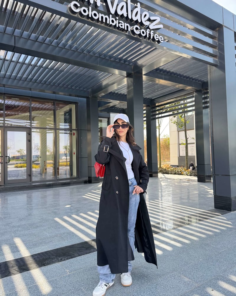 Long trench coat in black 