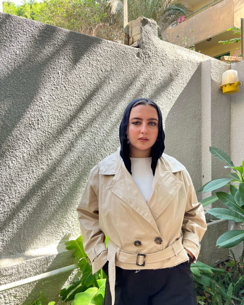 Cropped trench coat in beige