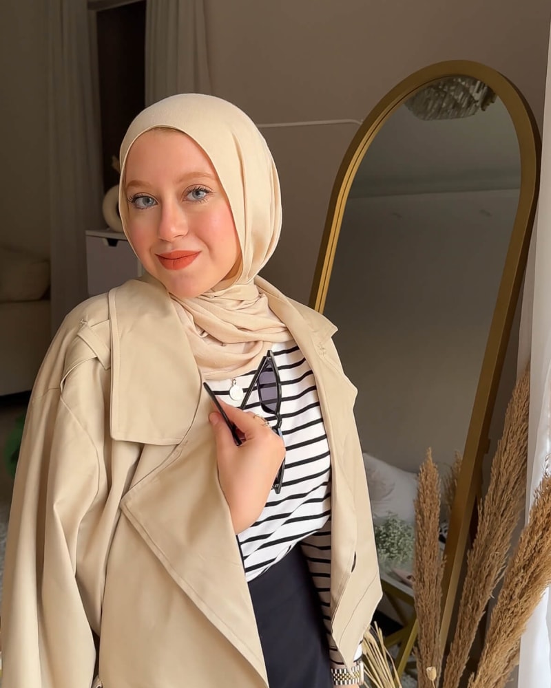 Cropped trench coat in beige