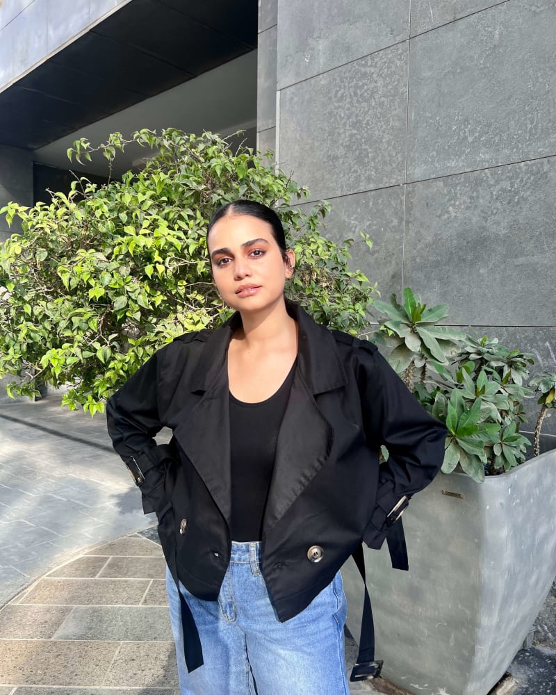 Cropped trench coat in black