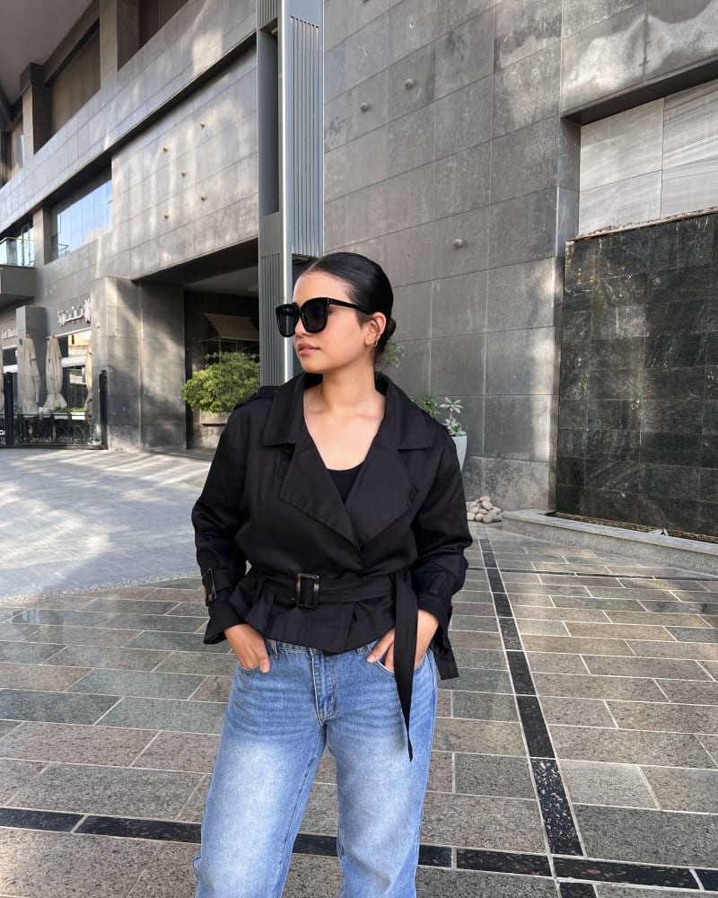 Cropped trench coat in black