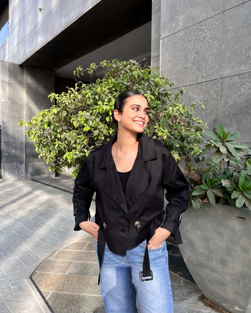 Cropped trench coat in black