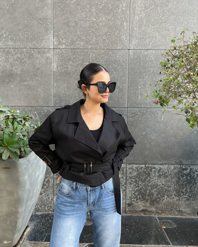 Cropped trench coat in black