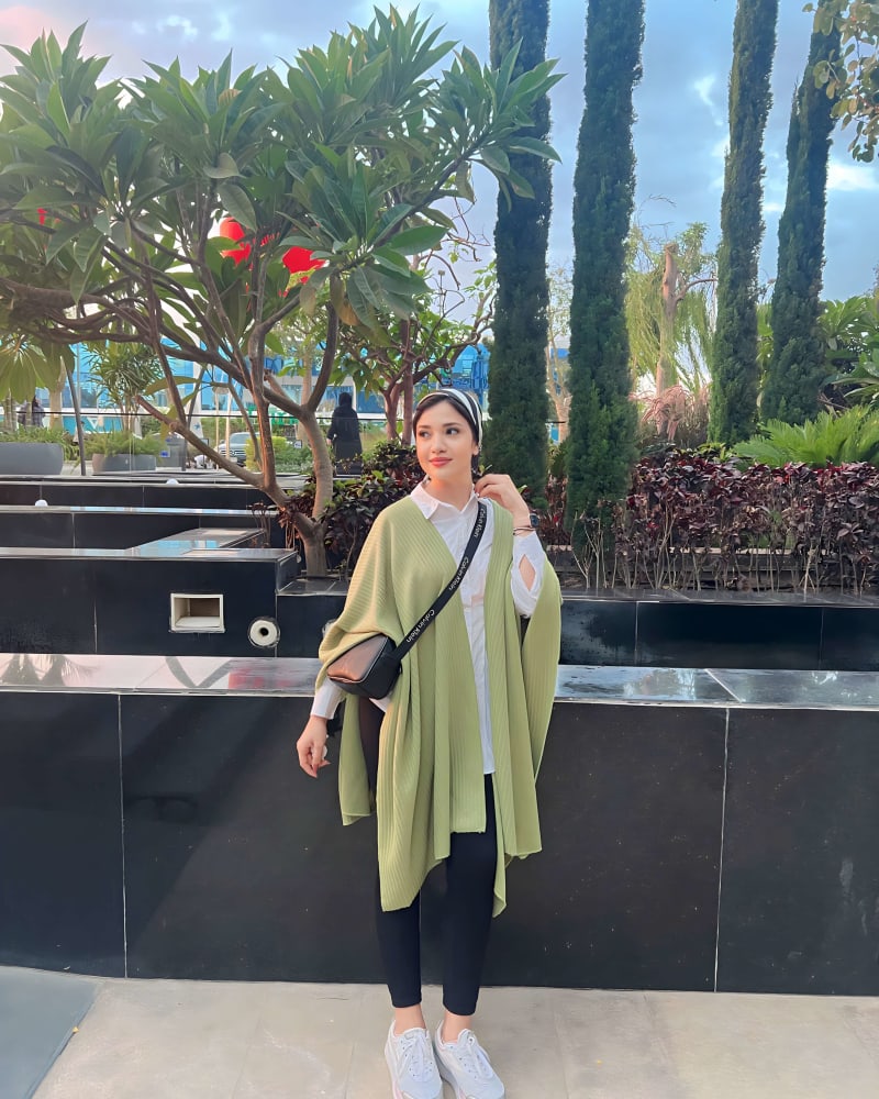 Lissa cape in mint green