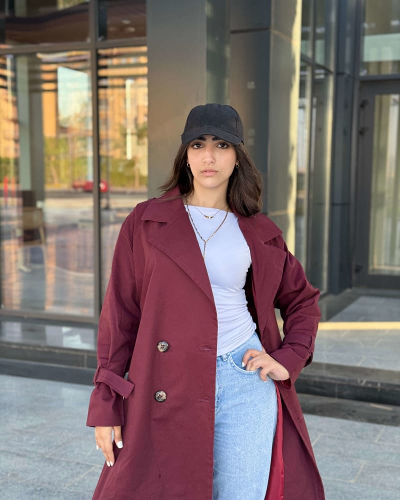 Trench coat in burgundy 