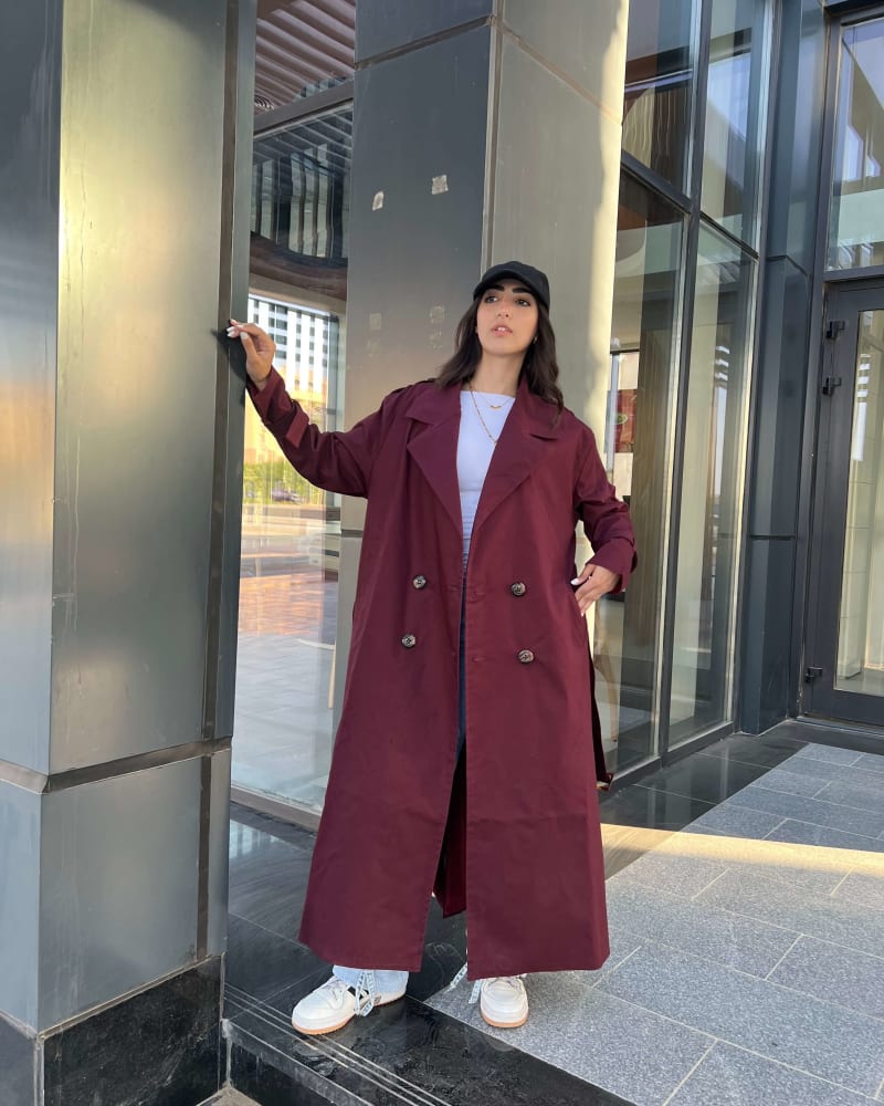 Trench coat in burgundy 