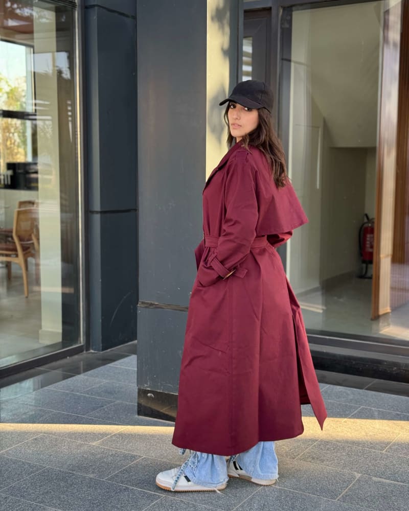 Trench coat in burgundy 