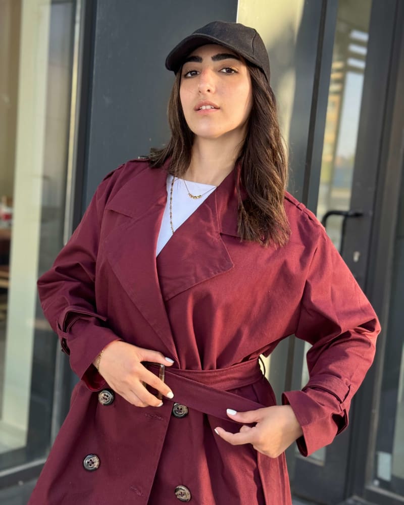 Trench coat in burgundy 