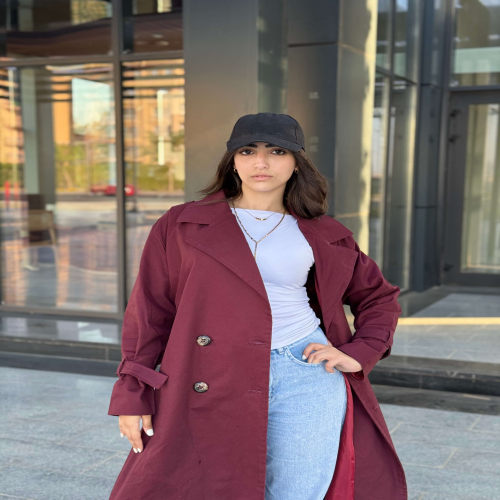 Trench coat in burgundy 