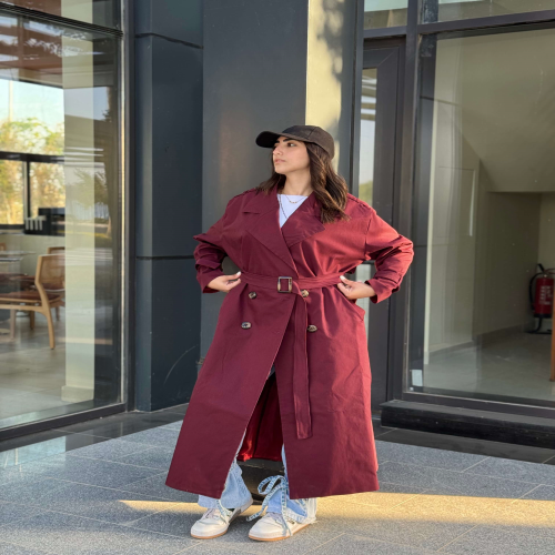 Trench coat in burgundy 