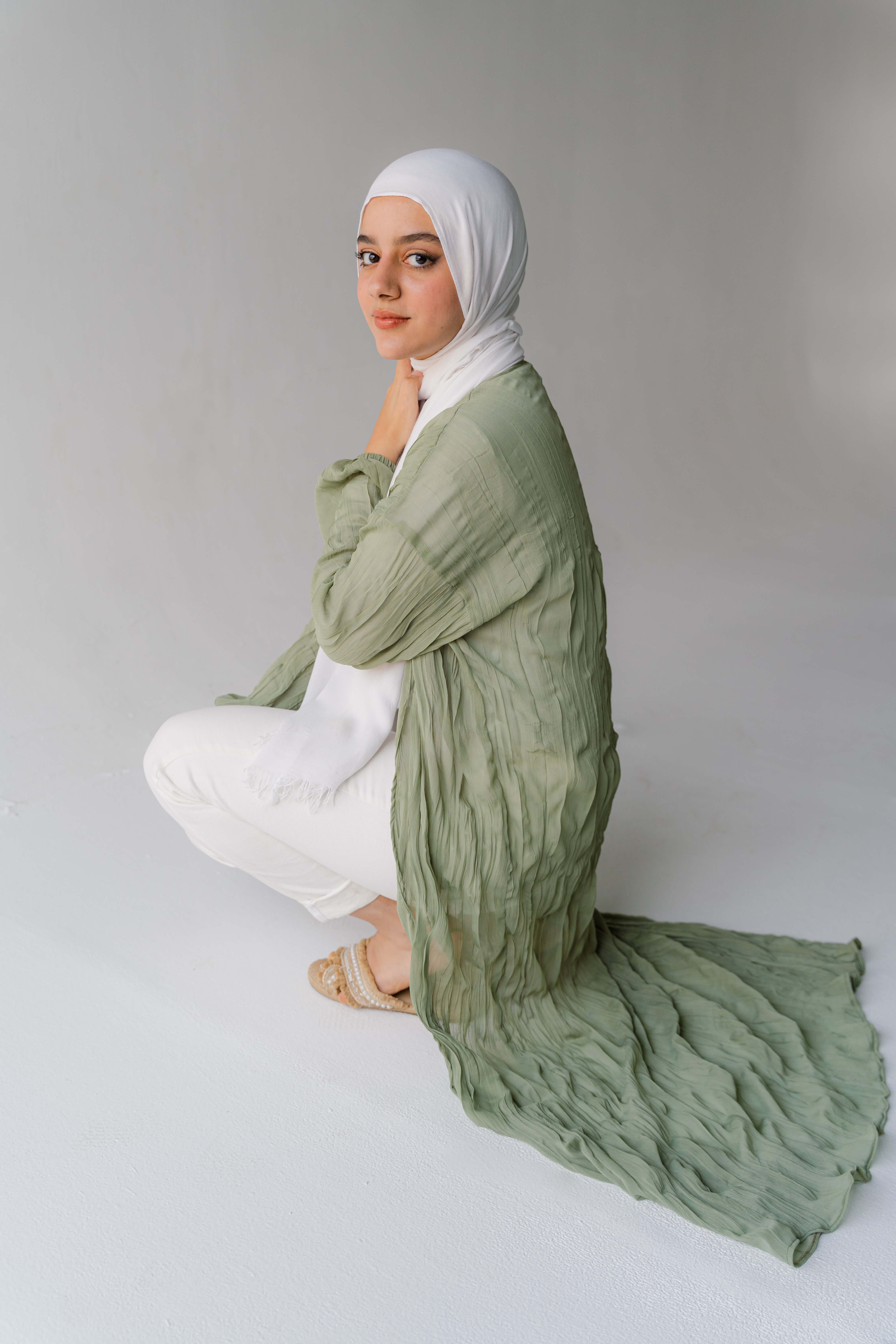 Pleated kimono in sage green Image