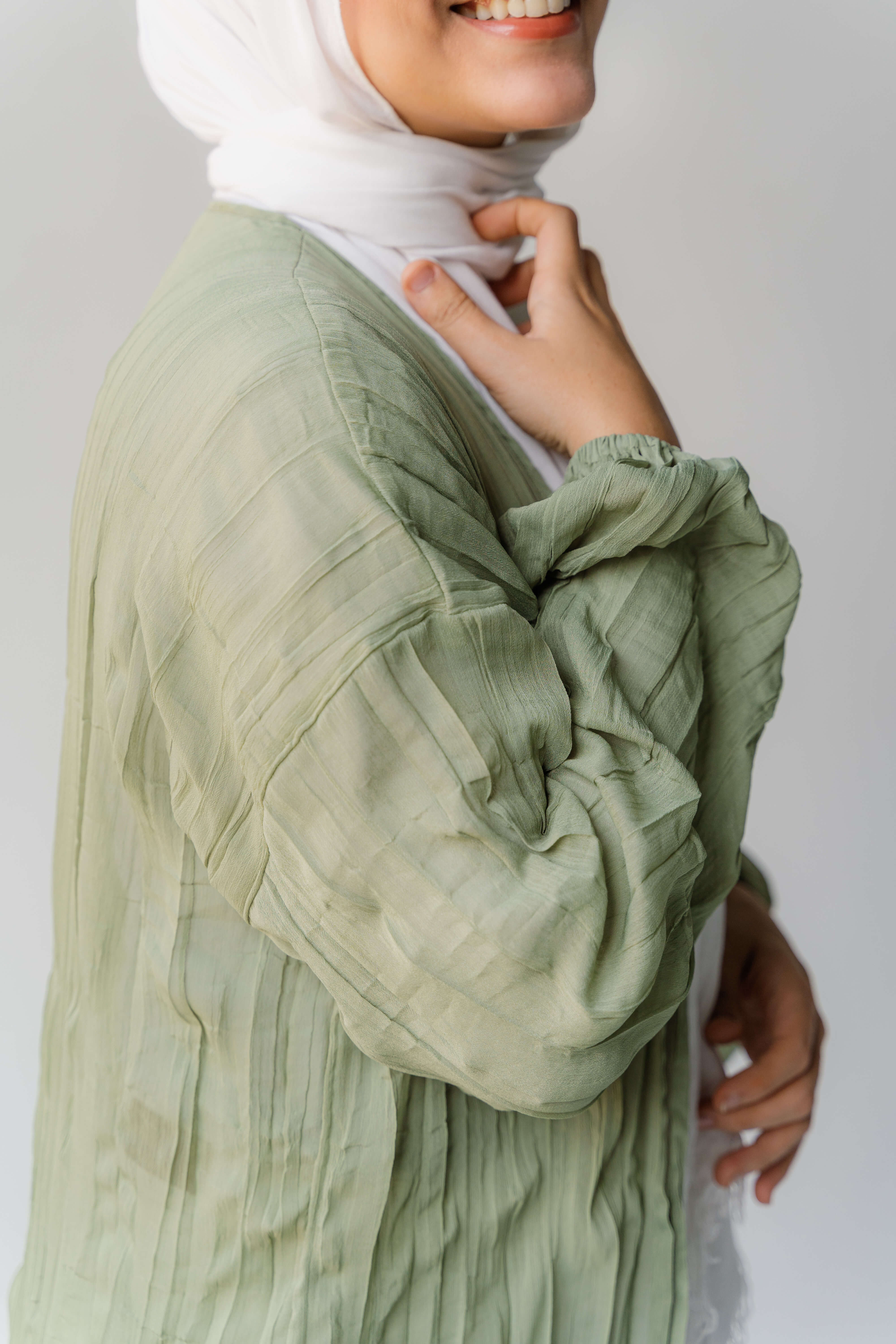 Pleated kimono in sage green Image