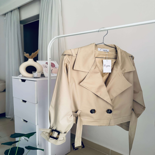 Cropped trench coat in beige